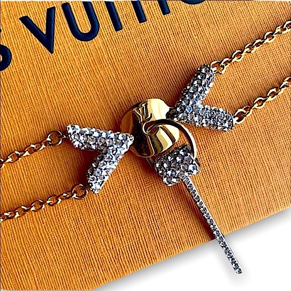 NIB Louis Vuitton Essential V Bracelet M67314 - Picture 8 of 15